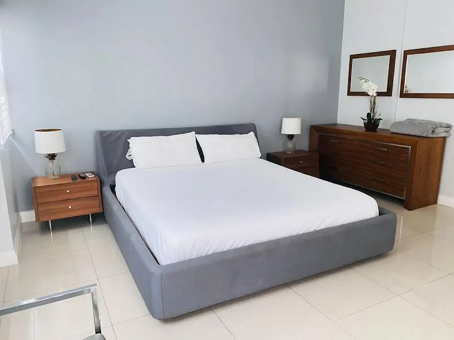 High-Rise Luxe Lejlighed Kingston